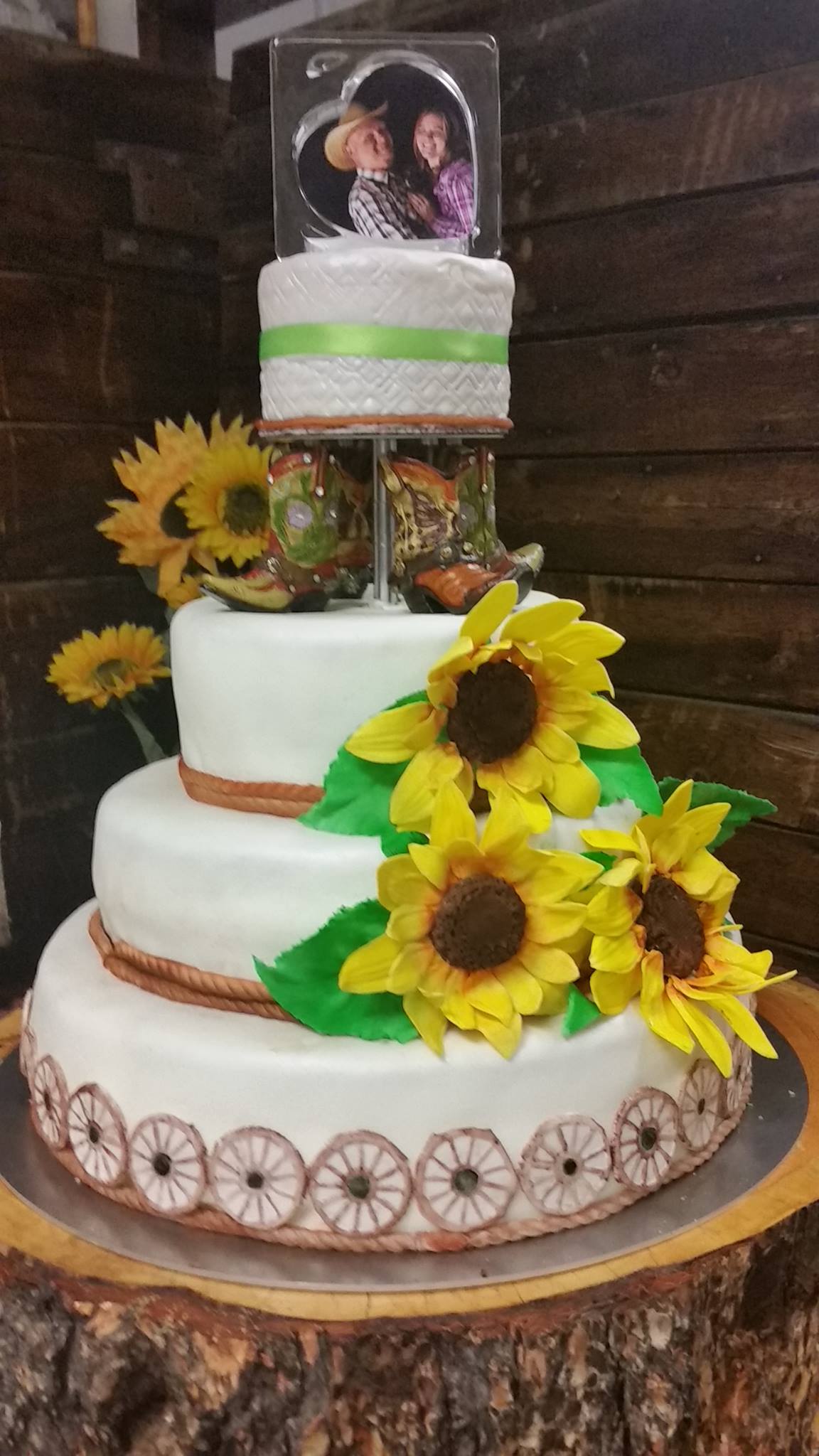 12-10-8-6 Round Cake Stand Set